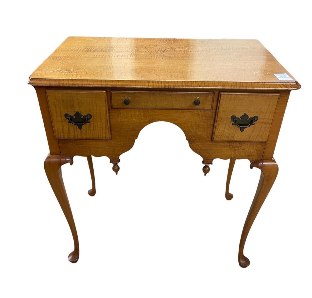QUEEN ANNE STYLE FIGURED MAPLE