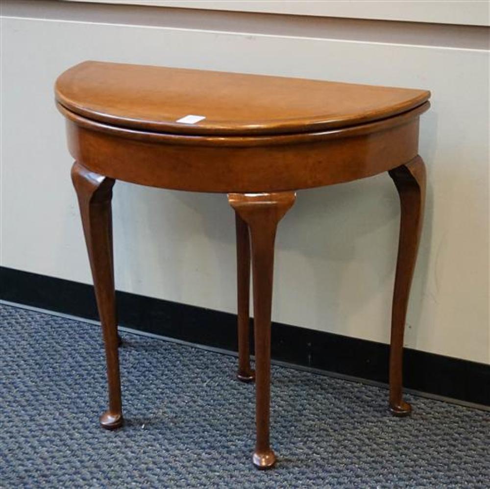 QUEEN ANNE STYLE MAHOGANY AND