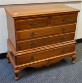 QUEEN ANNE STYLE MAHOGANY CEDA
