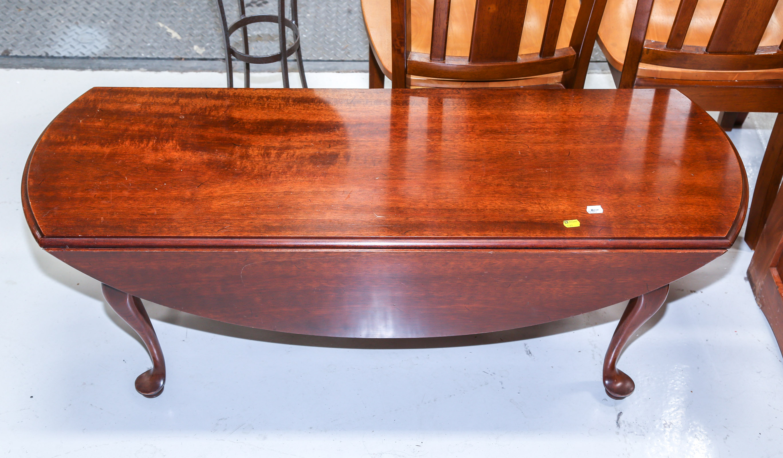 QUEEN ANNE STYLE MAHOGANY COFFEE