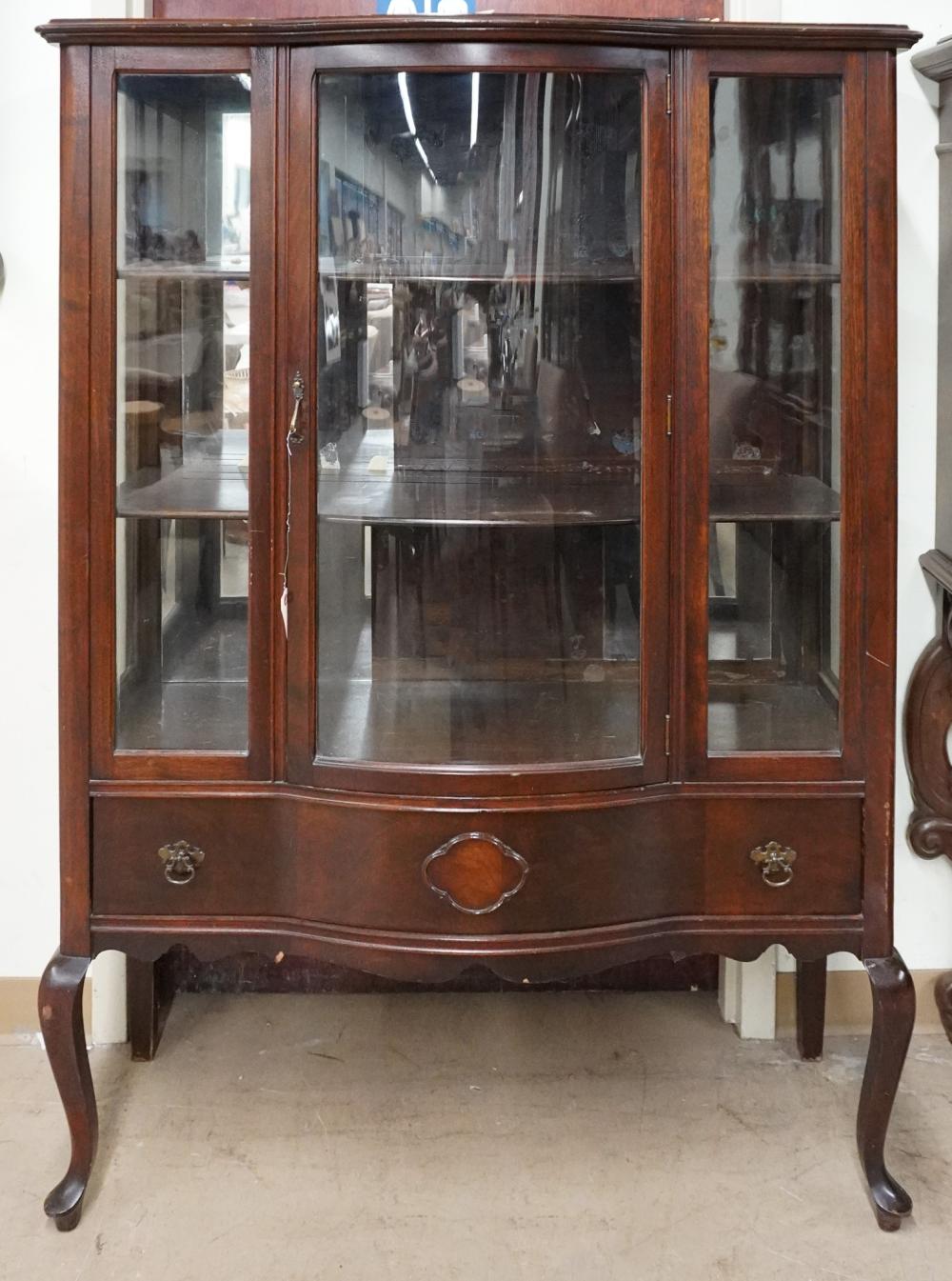 QUEEN ANNE STYLE MAHOGANY CURIO
