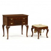 QUEEN ANNE STYLE MAHOGANY DRES