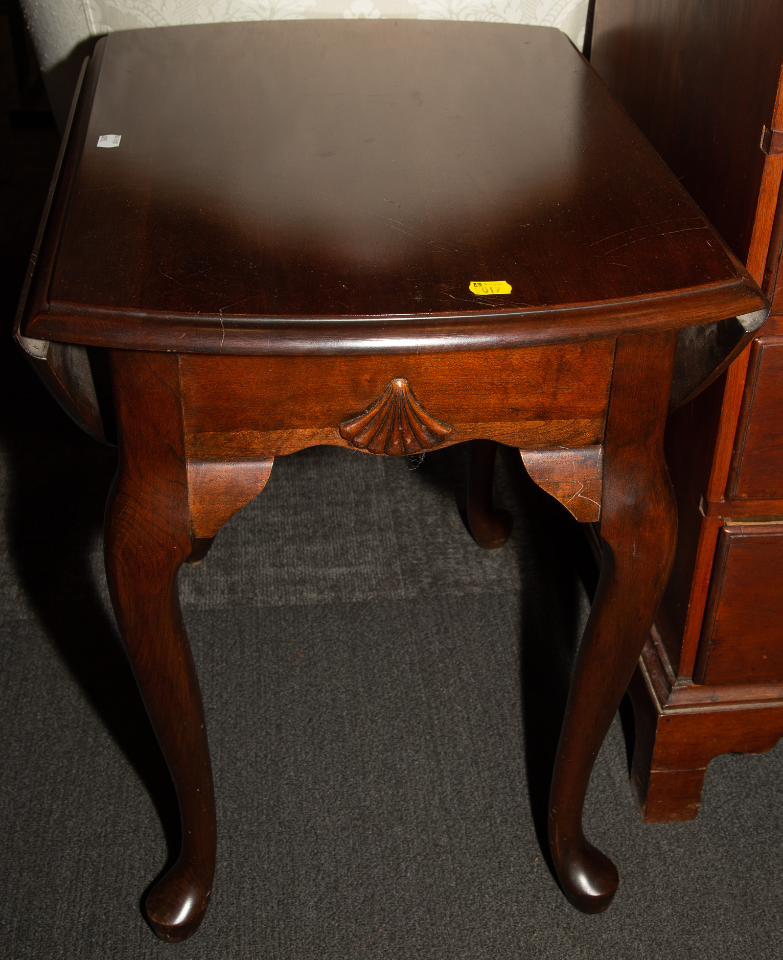 QUEEN ANNE STYLE MAHOGANY DROP LEAF