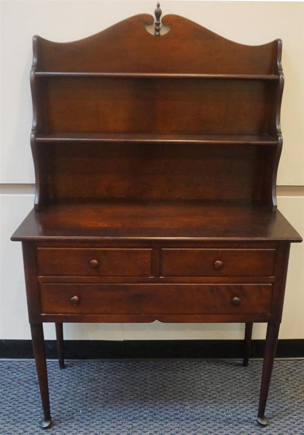 QUEEN ANNE STYLE MAHOGANY FINISH