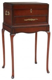 QUEEN ANNE STYLE MAHOGANY FINI