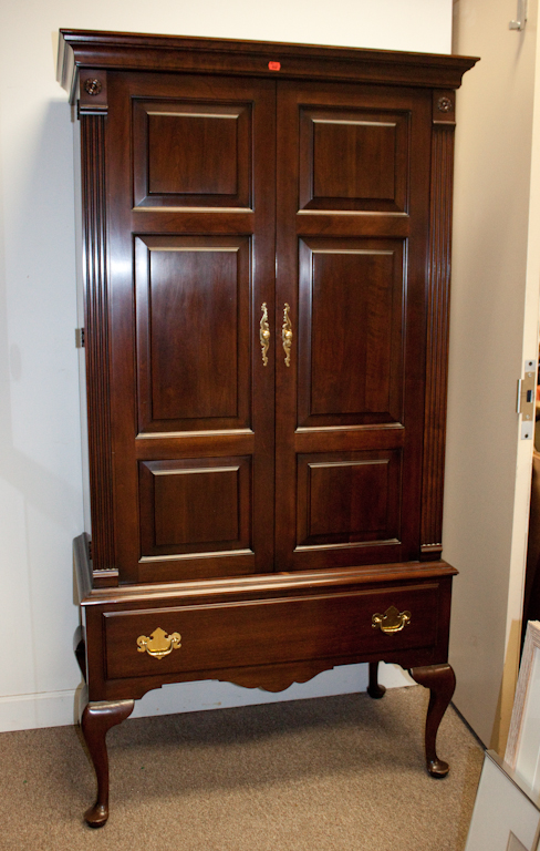 Queen Anne style mahogany linen