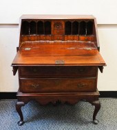 QUEEN ANNE STYLE MAHOGANY SLAN