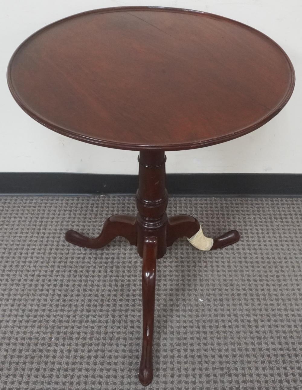 QUEEN ANNE STYLE MAHOGANY TILT