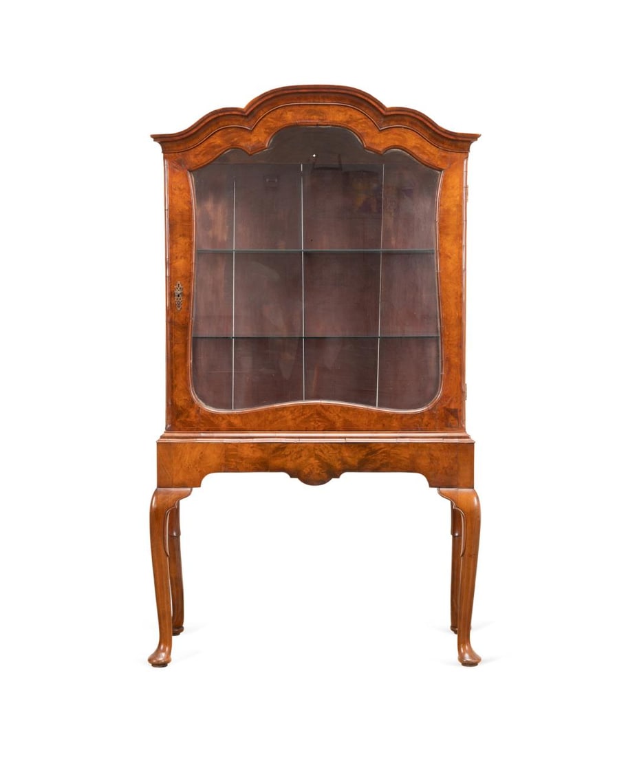 QUEEN ANNE STYLE MAHOGANY VENEER