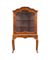 QUEEN ANNE STYLE MAHOGANY VENE