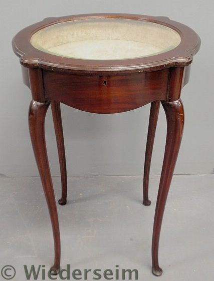 Queen Anne style round mahogany