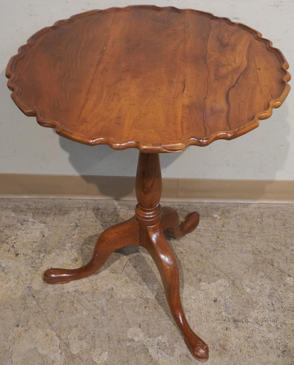QUEEN ANNE STYLE WALNUT PIE CRUST