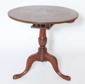 QUEEN ANNE STYLE WOODEN TILT-T