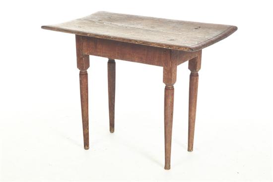 QUEEN ANNE TAVERN TABLE. 