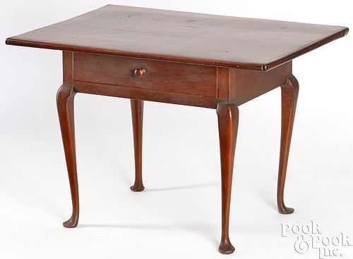 QUEEN ANNE TAVERN TABLEQueen Anne
