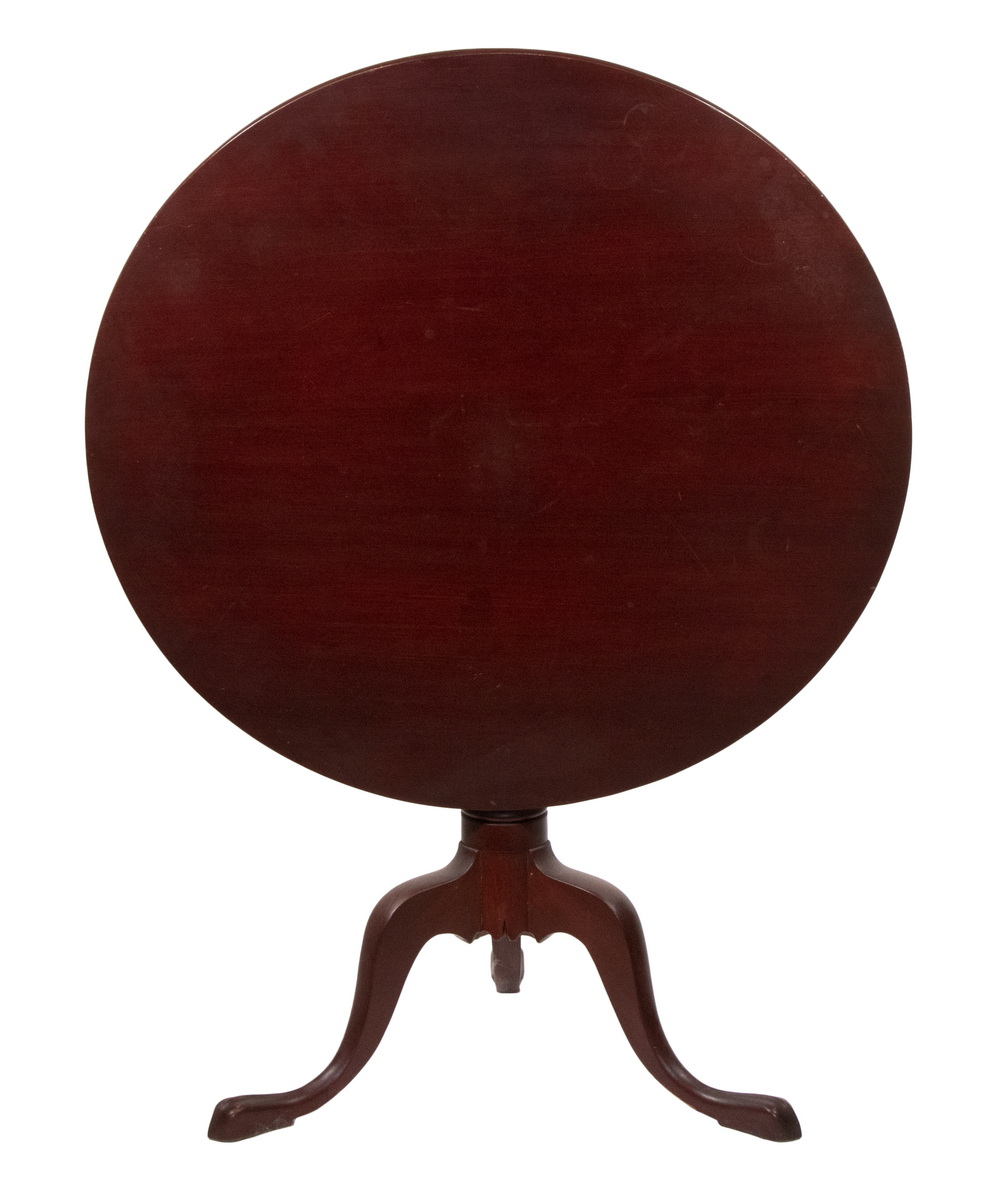QUEEN ANNE TILT-TOP TABLE Late 18th