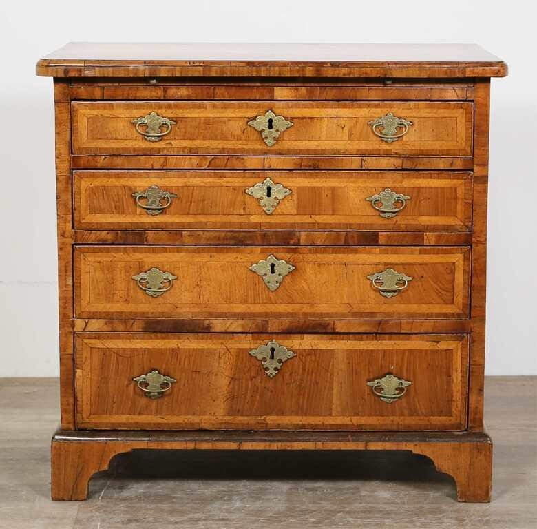 QUEEN ANNE WALNUT CHEST OF