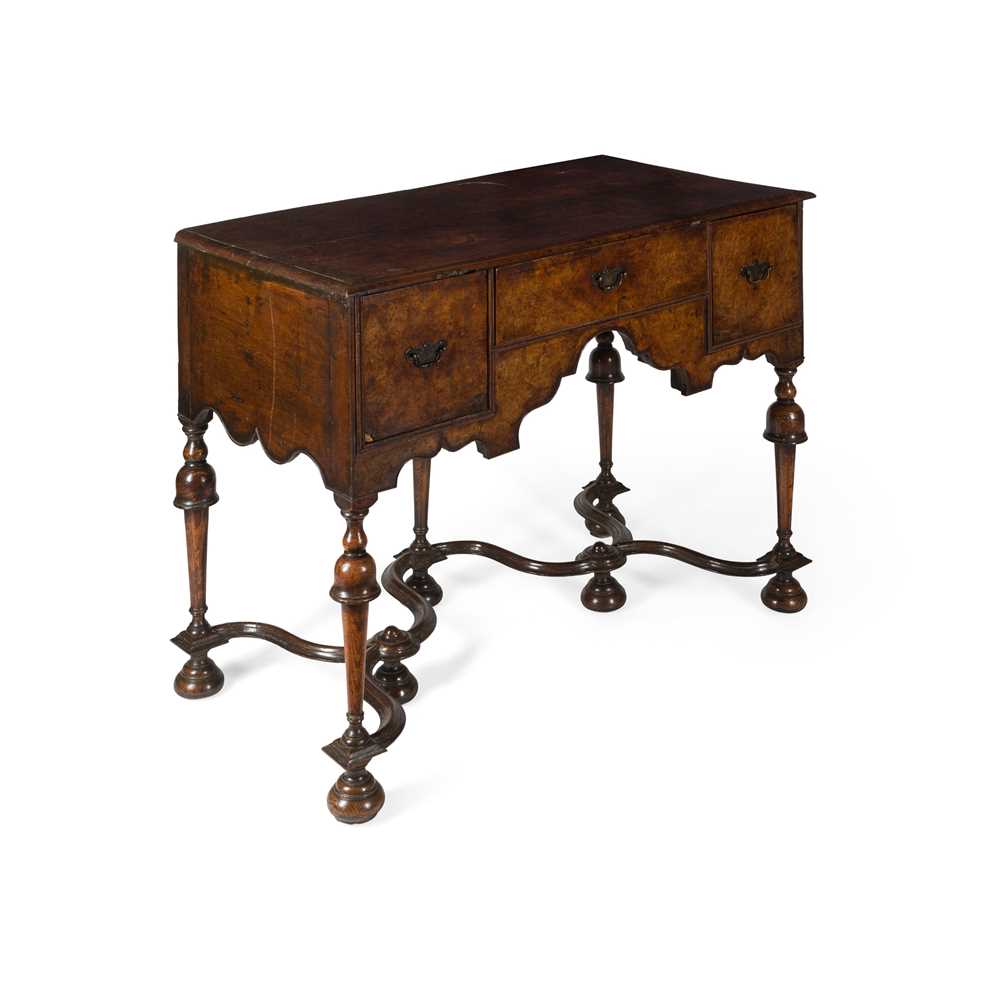 QUEEN ANNE WALNUT LOWBOY EARLY 18TH