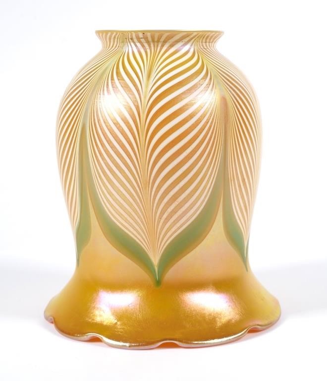 QUEZAL ART GLASS PULLED FEATHER