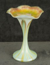 QUEZAL ART GLASS VASEQUEZAL AR