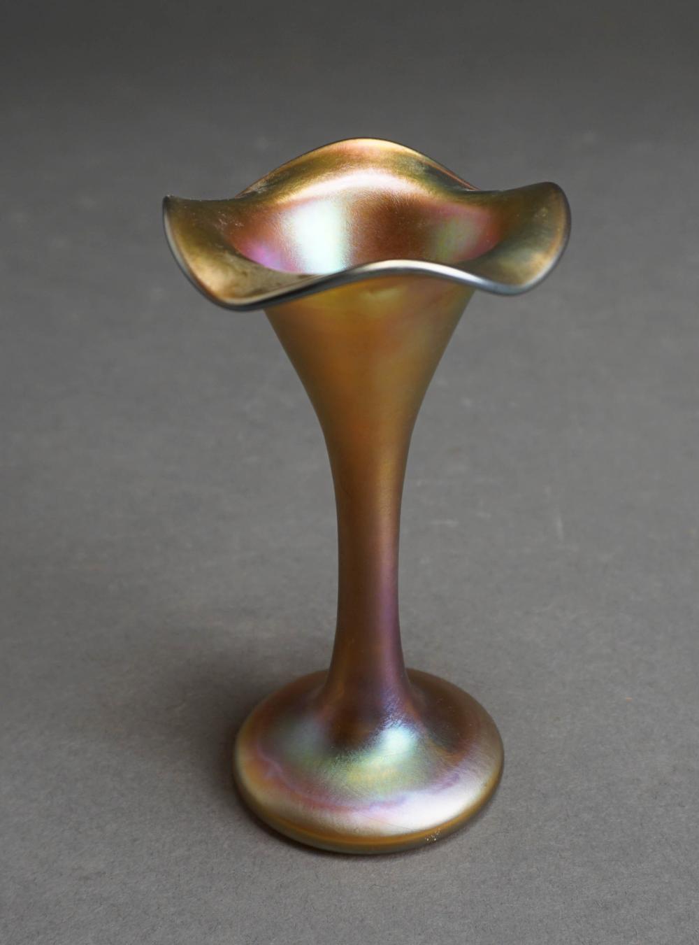 QUEZAL FAVRILLE GLASS VASE 5 IN.