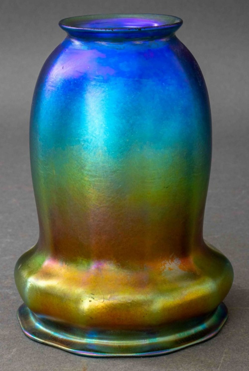 QUEZAL GLASS LIGHT SHADE, CA.