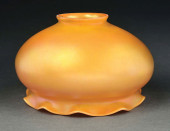 QUEZAL GOLD ART GLASS FOOTED B