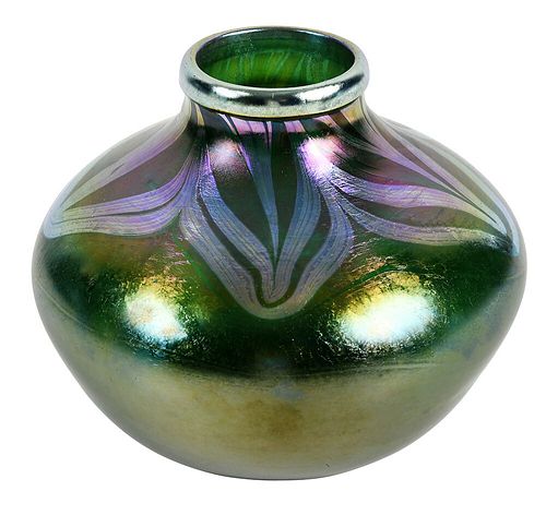 QUEZAL GREEN ART GLASS