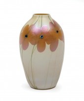 QUEZAL IRIDESCENT GLASS VASEQu