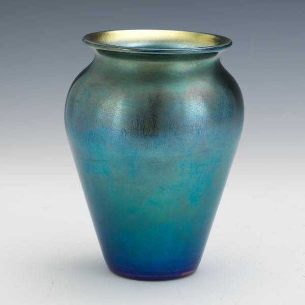 QUEZAL PEACOCK IRIDESCENT VASE 6 ½"