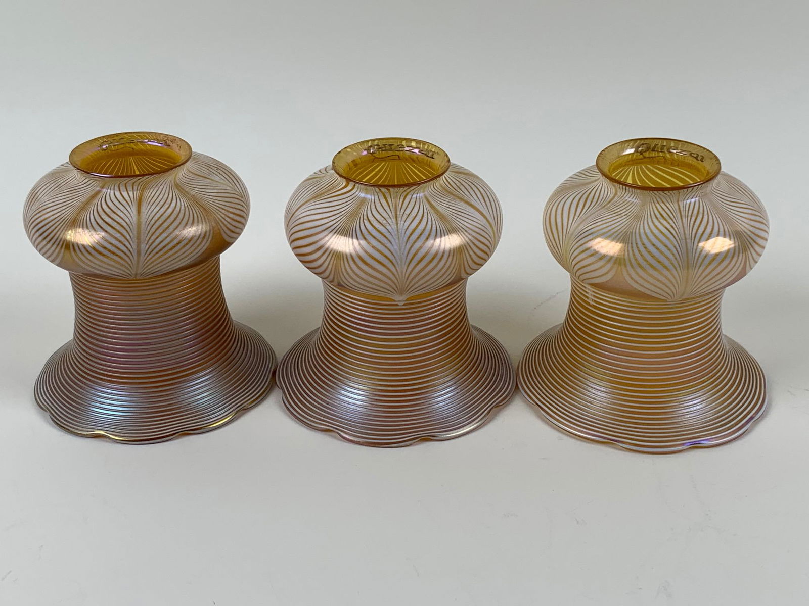 QUEZAL THREADED PULLED FEATHER LAMP
