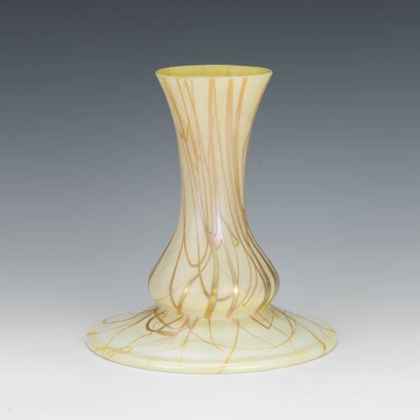 QUEZAL VASE  7½" x 6?" Opalescent