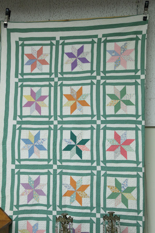 QUILT. Green on white with