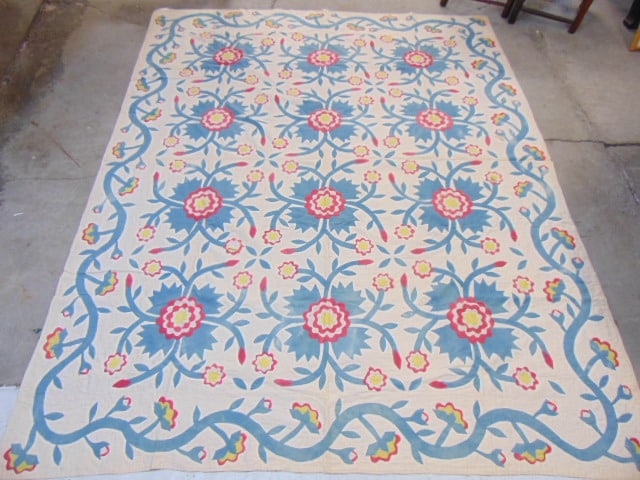 QUILT WITH FLOWERS ON BRANCHES