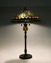 QUOIZEL STAINED GLASS TABLE LA