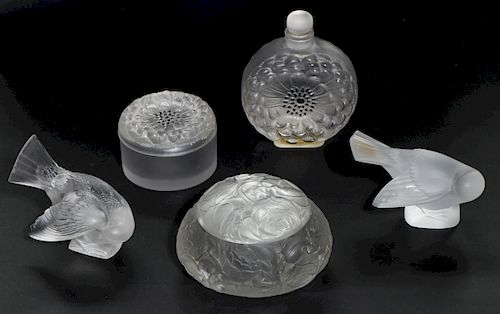 R. LALIQUE "DINARD" GLASS BOX AND 4