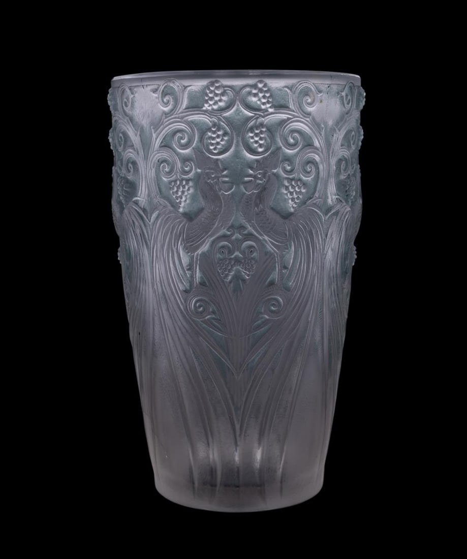 R. LALIQUE VASE 'COQS ET RAISINS'