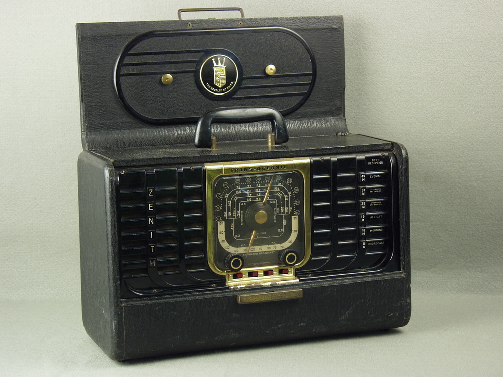 RADIO - Black leatherette case