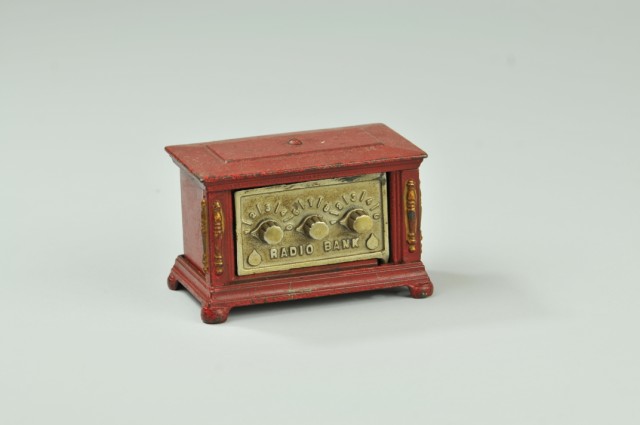 RADIO STILL BANK (THREE DIALS)