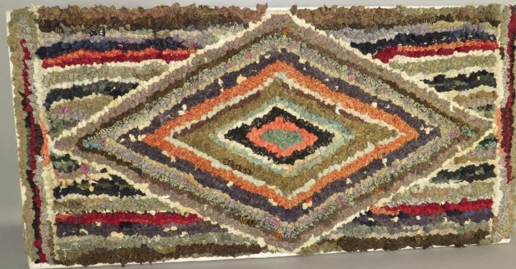 RAG WOOL HOOKED GEOMETRIC RUGca.