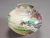 RANDI SOLIN ART GLASS VASE, H: