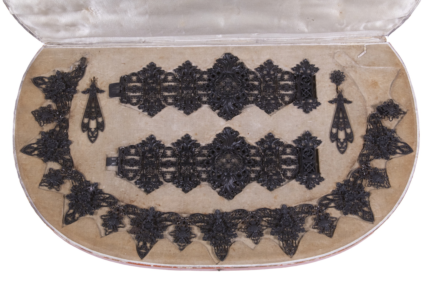 RARE BERLIN IRON FILIGREE SUITE