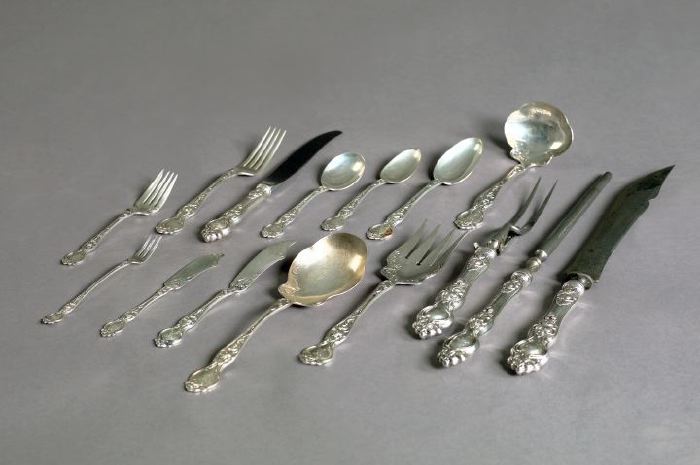 Rare Cased Eighty-Five-Piece