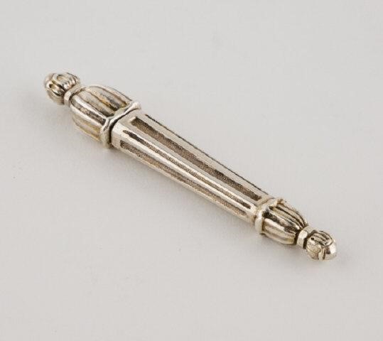 RARE FABERGé SILVER NEEDLE CASE,