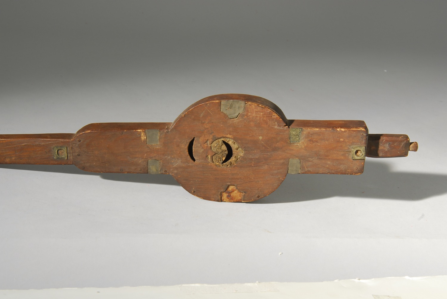 RARE INUIT WOODEN KELUTVIAQ (FIDDLE