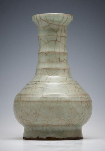 RARE LONGQUAN GUAN-TYPE BOTTLE