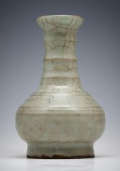 RARE LONGQUAN GUAN-TYPE BOTTLE