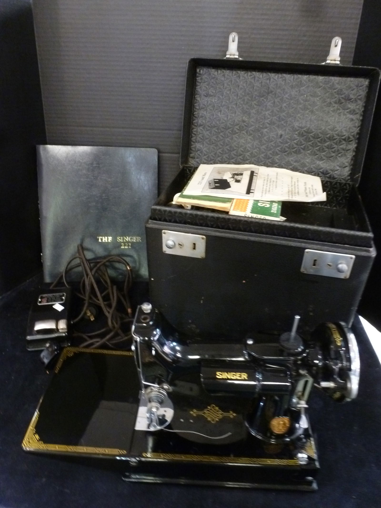 RARE SINGER 1935 FEATHERWEIGHT