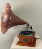 RARE VICTROLA MODEL VIC-IV WIT