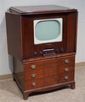 RCA MAHOGANY CONSOLE TELEVISIO